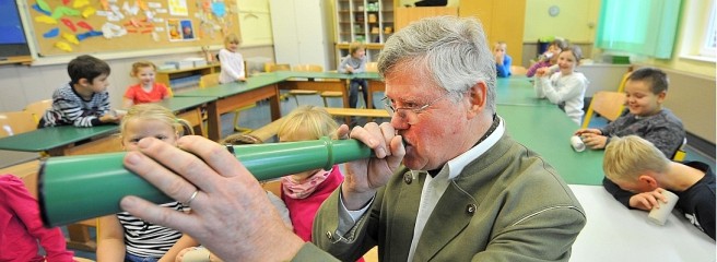 Röhrender Hirsch im Klassenzimmer